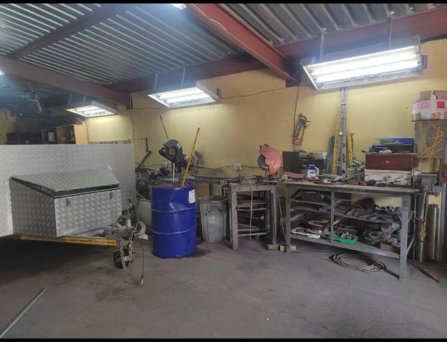 140M² WAREHOUSE TO LET IN DELPORTON